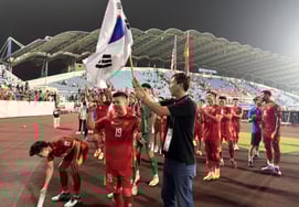 Huấn luyện viên Kim Sang Sik Việt Nam vượt qua vòng loại Asian Cup với 17 trận bất bại