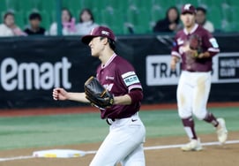 [相片儿] "第5回合末，崔贞抓住三振自我庆祝"裴东贤