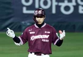 [相片儿] "第5回合初2垒打出垒"李柱亨