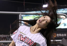 [相片儿] 有娜说"在应援台上被神附体了"