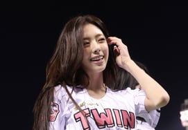 [フォト] ITZYのユナ、目笑いを残してチュンチュンチュン