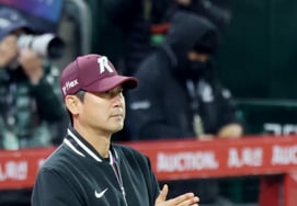 Huấn luyện viên Seol Jong Jin bày tỏ sự cảm kích đối với nhân viên chính thức sau khi ký hợp đồng" [hiện trường Incheon]