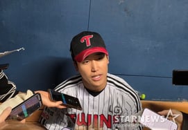 "LG Util безумное присутствие" Ким До Ён Холин неожиданный удар → Он сломал голову Хаосина первым слайдом три раза подряд и сказал: "Если вы проиграете четыре раза подряд, это будет большой проблемой."