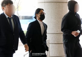 Sik-K enters the court [★ Photo]
