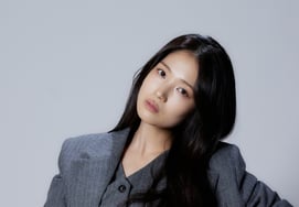 Kim Hyeyoon's "Pose chicly." [★ Photo]