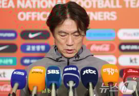 「ワールドカップの2か月前に2連敗」ホン・ミョンボ監督が帰国 「結果は申し訳ありません…」 今までの実験を基に最終エントリーを作成するつもりだ」
