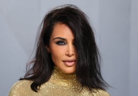 金·卡戴珊，为了移动40公里派出了专机9分钟飞行争议 [世界明星话题]