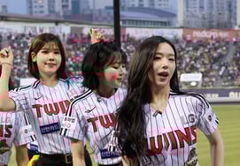 [Chụp ảnh] Kim Chae Yeon: 'Triple S đứng ở trung tâm'