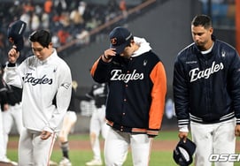 Hanwha Baseball, which gives 8 points and 9 points, also overshadowed the strengthening of its batters... 'Phone-wah breakaway → ERA 9.00' What should I do with the mound