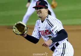 [Photo] Wells. "Let's pretend we're laughing."