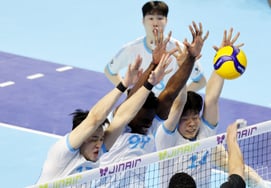 [Photo] "Over 3 people." Leo