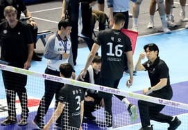 [Chụp ảnh] Kiểm tra huấn luyện viên Leo."