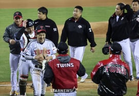 「打率0.67」のベテランでも、「四球-四球」の不安定な仕上げでも指揮官は励まし··· 「開幕3連敗」危ういスタートでも選手から手を差し伸べた