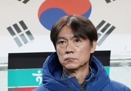 'Xấu hổ' World Cup bị chỉ trích là yếu nhất 'Bảo vệ Hongmyung là vật tế thần chiến thắng'... "Cơ hội vàng Nam Phi"