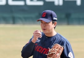 Sự sụp đổ của bullpen ERA 4.47 → 7.14 tăng vọt "cải thiện kỹ thuật đánh bóng, các cầu thủ ném bóng không thể thắng được"."