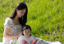 『パク·スホン♥』キム·ダエ、33kg減量..娘と一緒に広告撮影