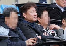 [Chụp ảnh] Cựu huấn luyện viên Kim Seung Ki 'Trận khai mạc Doosan là trực quan'