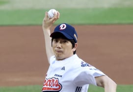 [Chụp ảnh] Jisung 'Bóng của mình nhanh vậy sao?''