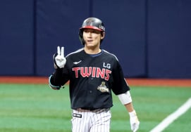 [フォト] 「1回表安打出塁」シン・ミンジェ