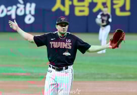 [Photo] "Alcantara and selection match." Chirinos