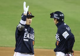 [相片儿] 河周锡 "今天的风格是猛打"