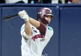 [フォト] 「3回裏 1点打点の適時打」イ・ジュヒョン