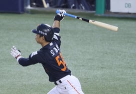 [フォト] オ・ジェウォン「ファウルボールでもバランスを保つ」