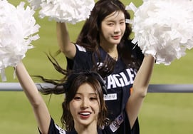 [Chụp ảnh] ANS Hannah, cô ấy vẫn là trung tâm của đội cổ vũ