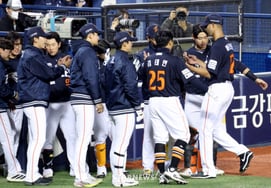 [Photo] Welcome Hernandez