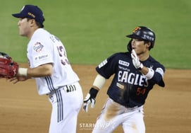 [フォト] オ・ジェウォン、走者を抜いて2点打点の適時打