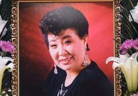 Певица Хёнми упала в своем доме и обнаружила председателя фан-клуба.Сегодня (4 числа) третья годовщина смерти [человек.]