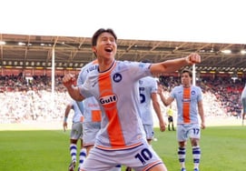 "(Рука) Сон Хын Мин сдержал обещание"" Омджи Сон, после ничьей золотой медали «Церемония снятия макияжа» ... Сон Хын Мин тоже ответил: "Ты сдержал обещание".