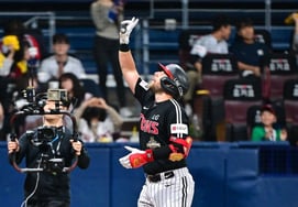 『あり得ない』LG、8回の集中力がすごい！ 0:4→6:4 キウムに大逆転劇、ウ·カンフンの震える3K→オースティンのホームラン2本 [ゴチェク現場レビュー]