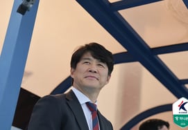 "The first loss of the season + Kim Do-kyun's Derby was completely defeated." Suwon FC coach Park Geon-ha said, "The bench is also responsible for not changing tactics." [the scene of a shepherd]