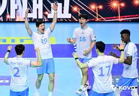 Korean Air, Hyundai Capital and Champ won the second round of the match after a bloody battle... We have one win left until the treble