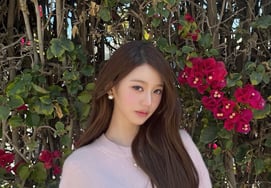 Ive张元英，比花更闪耀的美貌...春天女神地登基