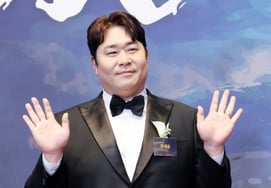 11 năm rồi tôi mới lại rời đi.Moon Se Yoon kết thúc hợp đồng độc quyền vào tháng 5 → FNC rút lui khỏi ngành giải trí