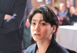 防弹少年团 정국国在美国公告牌全球主要排行榜上创造"新纪录神话"进入第138周 第141周