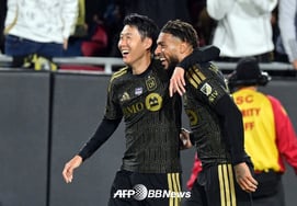 Son Heung Min bùng nổ '4 lần hỗ trợ toàn bộ'! Trợ giúp từ Ligue 4,5,6,7... LAFC dẫn trước Orlando 5-0 ở hiệp một