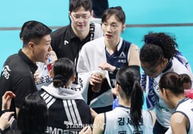 [Chụp ảnh] Đạo diễn Kim Young Rae: 'Không thể cứ thế mà đi được'