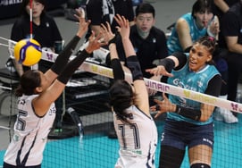 [Photo] Silva 'overwhelming aggression'