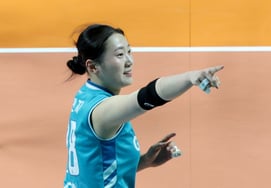 [フォト] クォン・ミンジ「シャンパン、待ってて」