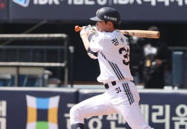 "如果没能抓住这个球就输了"→郑秀彬决定性的"The Catch"... 杰克·罗格:"与KBO最佳防守队员在一起感到很幸福" [蚕室现场]