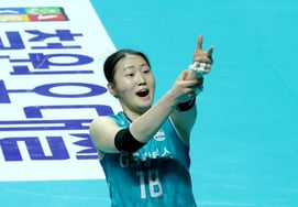 [Photo] KWON MINJI's victory celebration