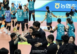 [Photo] "Isn't this a cheering battle?"