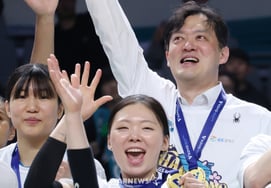 [Chụp ảnh] "Đạo diễn Lee Young Taek: Vâng, tôi đã khóc một chút."'