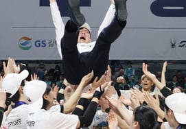 [Chụp ảnh] Đạo diễn Lee Young Taek 'Mãi mãi khoảnh khắc này'