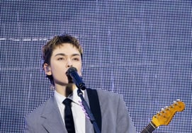 SEVENTEEN Vernon '可爱的吉他演奏' [★照片]