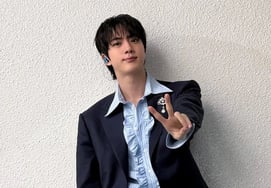 "Visual King" BTS Jin released a live photo of the BTS JIN warrant version.Beauty → Voice "Perfect Ratio"