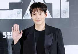 Режиссер Чжи Чан Ук и режиссер Сон Ён Хо сделали первые шаги в фильме [★Фото]